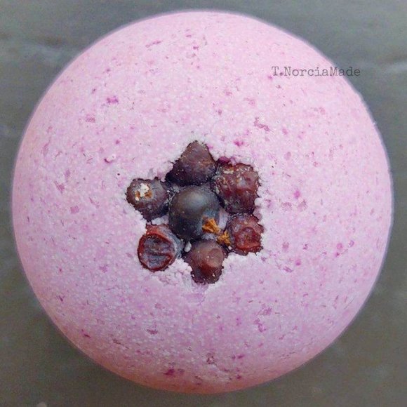 Cranberry Relish Bath Bomb - Picture 2 of 4